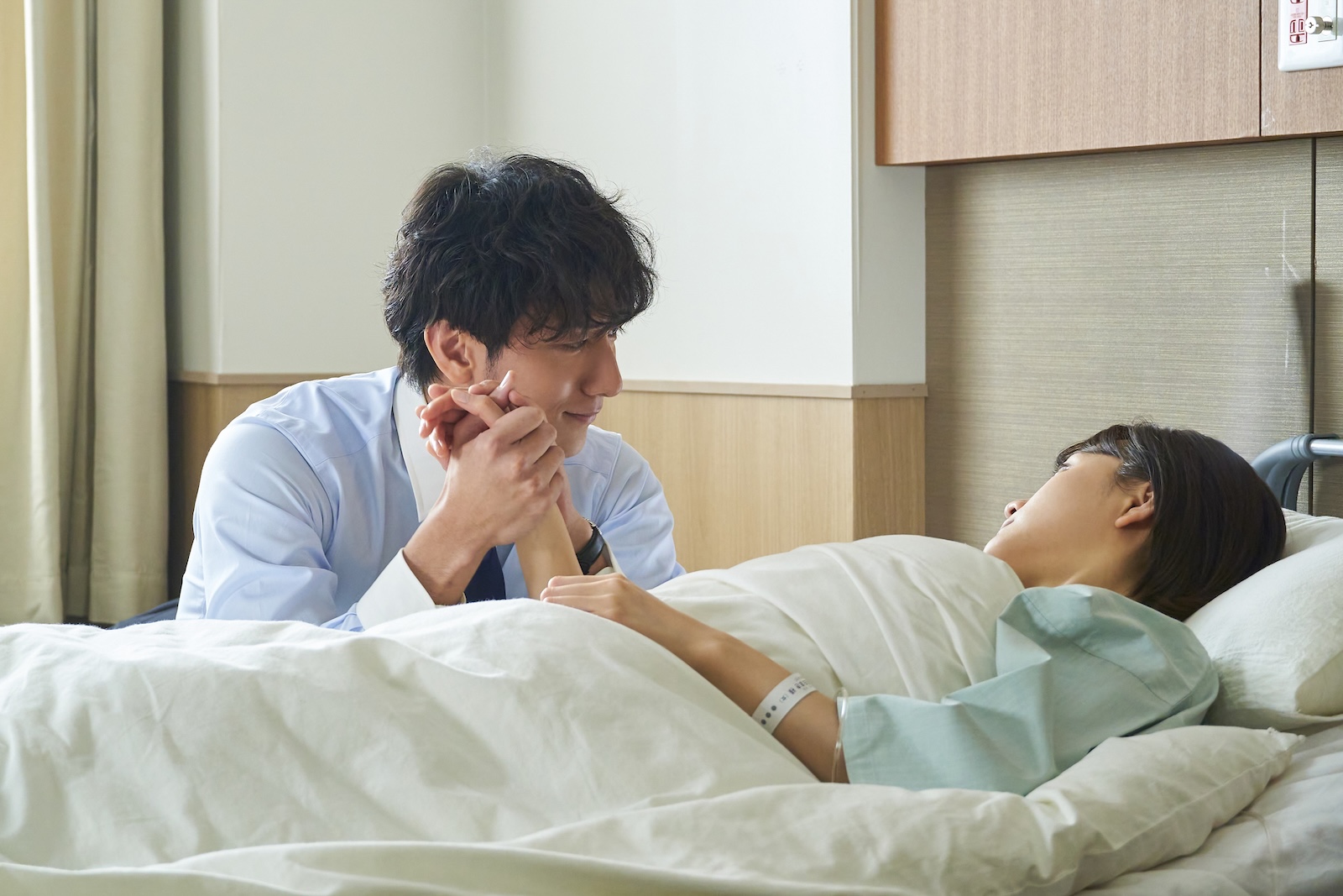子宮恋愛』恭一（沢村玲）は探偵を雇って山手（大貫勇輔）のことを調べ