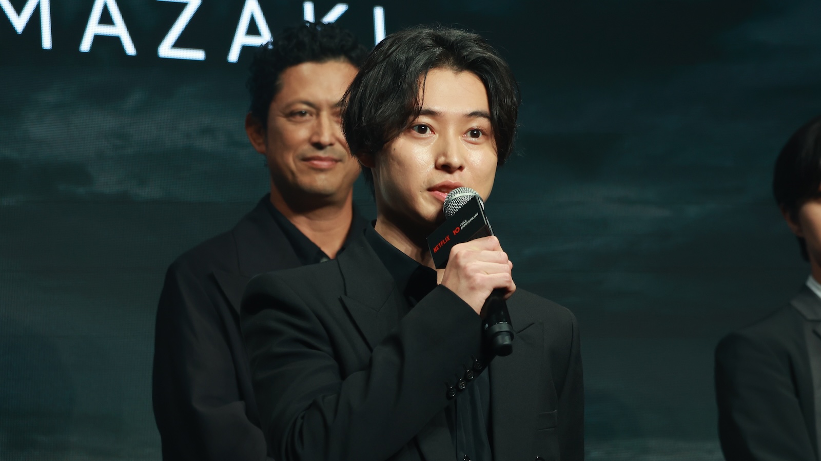 Netflixシリーズ『今際の国のアリス』グローバルファンイベントに登壇した山﨑賢人