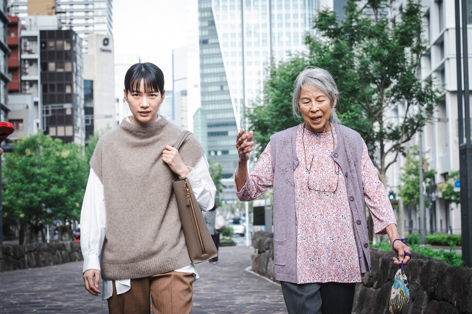 ドラマ『こちら予備自衛英雄補?!』に出演するのん、丘みつ子