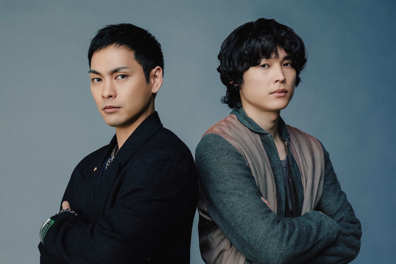 Netflixシリーズ『九条の大罪』に出演する柳楽優弥、松村北斗（SixTONES）