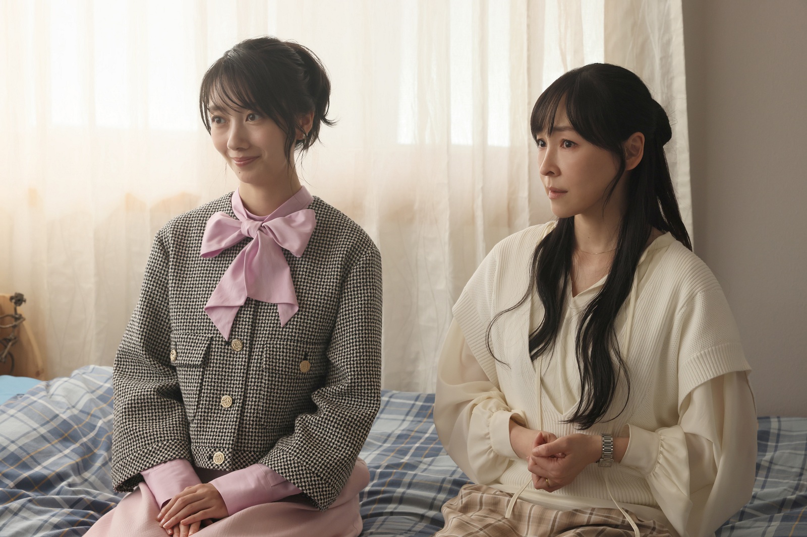 小説家（波瑠）が推理した中学生の奇行とその裏に隠された友情に専業