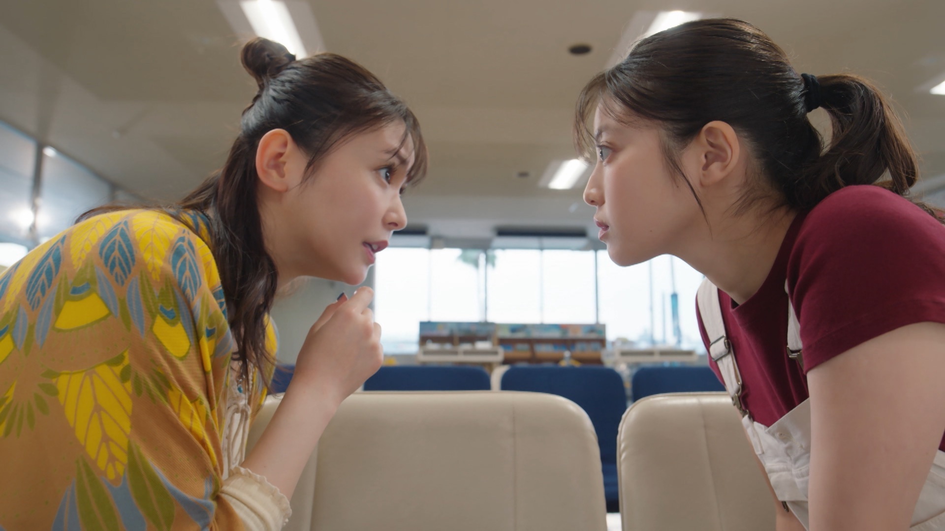 今田美桜と久間田琳加の写真