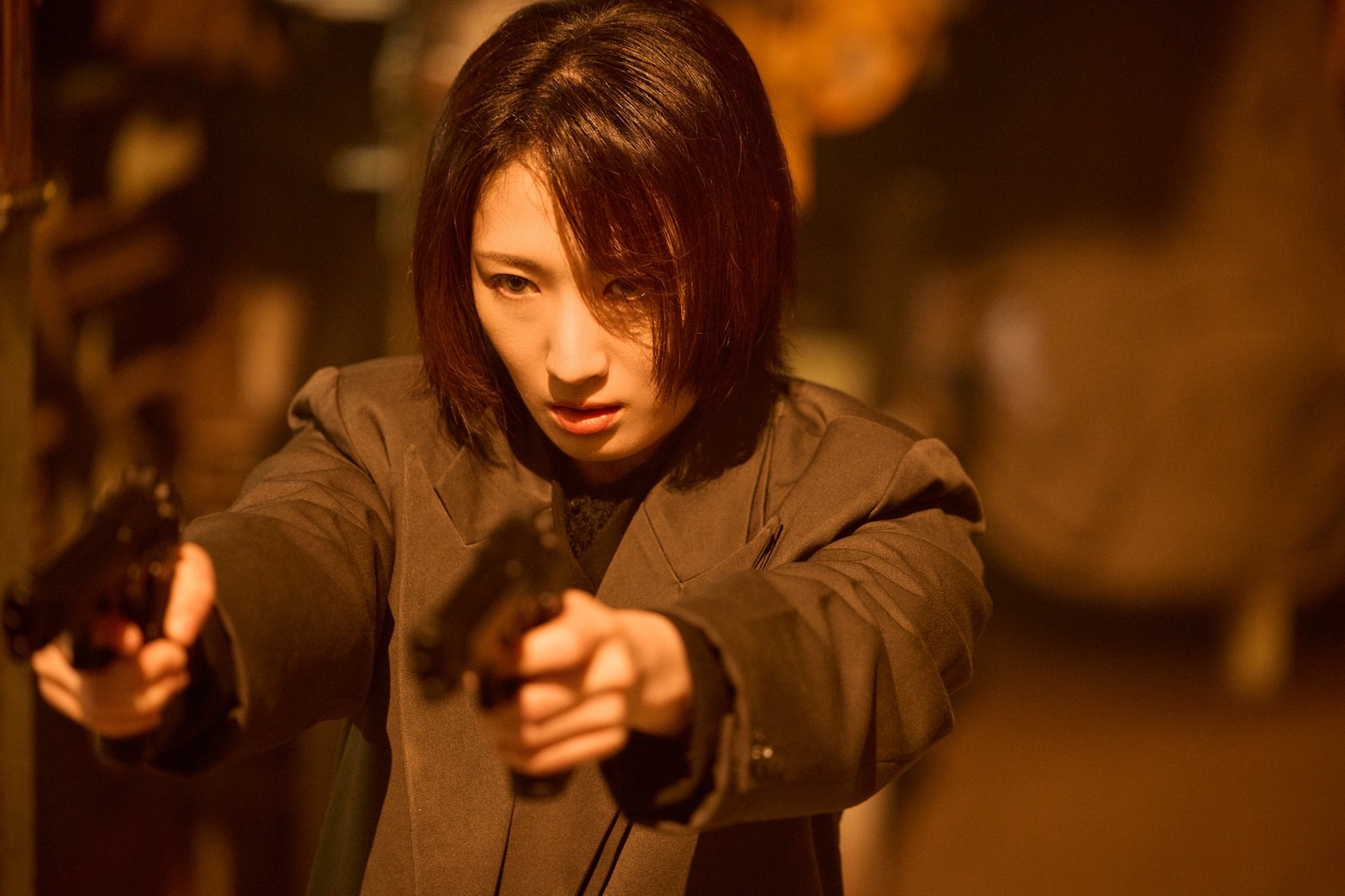 :謎の女(武田梨奈)が津倉(福士蒼汰)たちを襲撃する