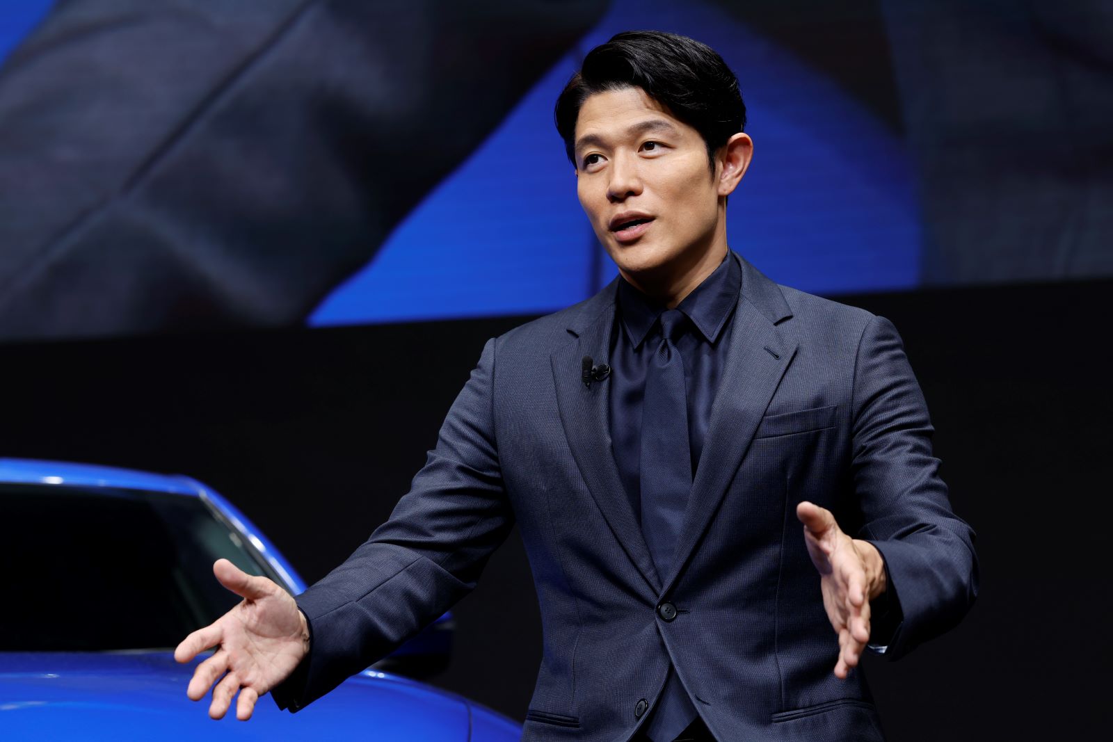 鈴木亮平、自身の信条を明かす「人生において挑戦し続けることや、変化