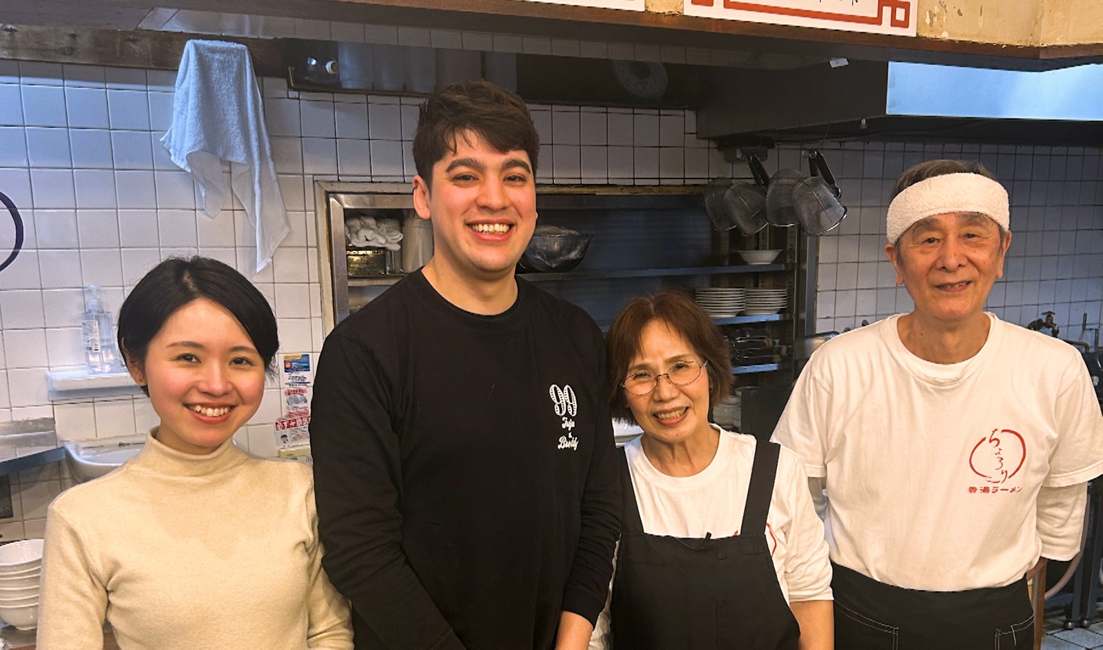 『Life is Better…from Yume Wo Katare』店主・平塚旦さん夫婦と、『ちょろり』店主森山さん夫婦の写真
