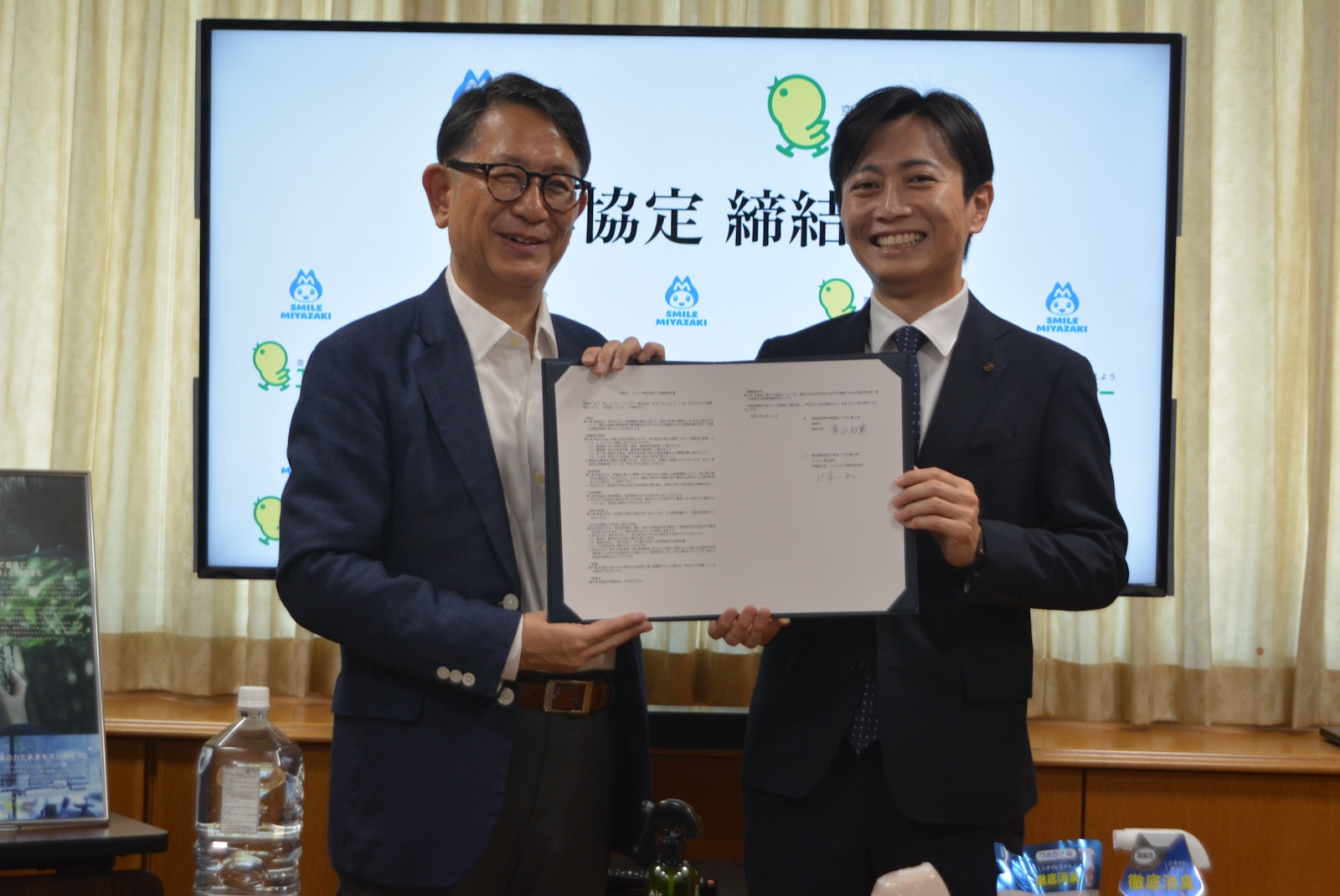 左:エステー 山本取締役 右:清山知憲 宮崎市長