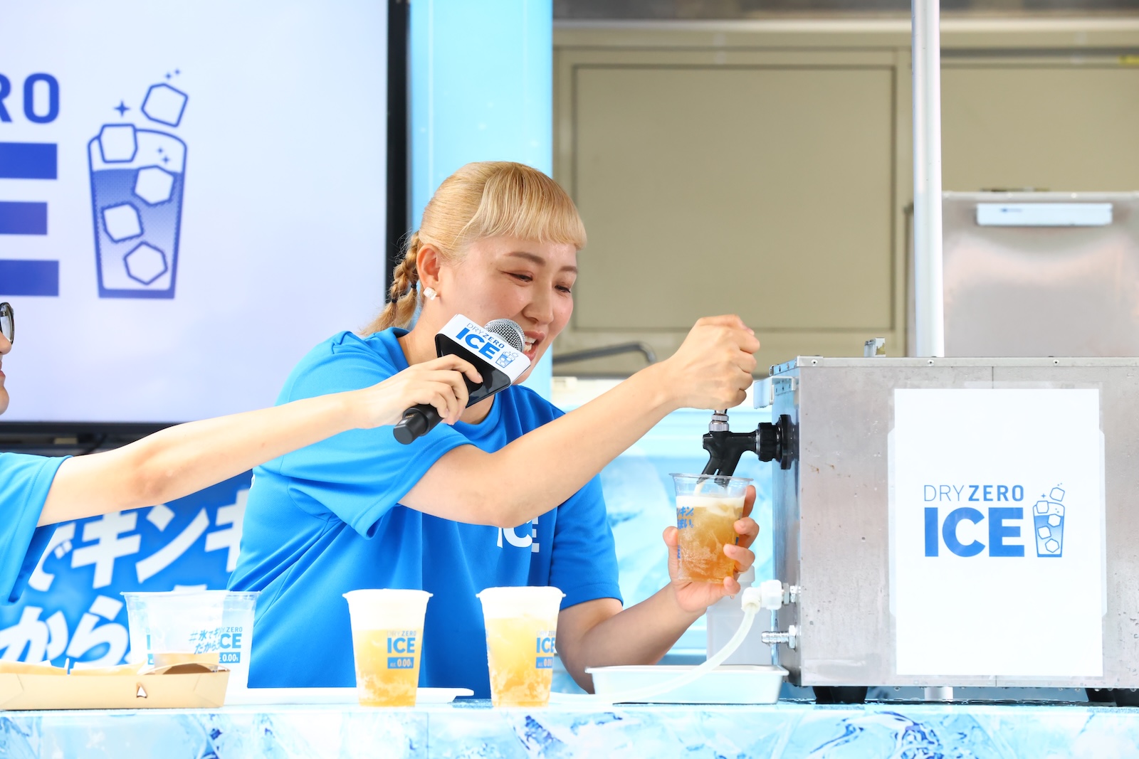 アサヒドライゼロ』に“氷を入れて飲む”暑さを吹き飛ばす新しい飲用
