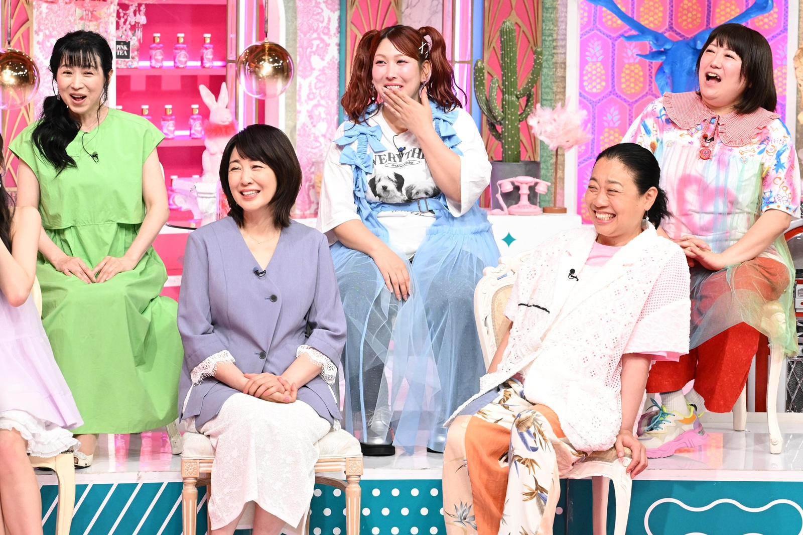 菊池桃子、いとうあさこ、西村知美、3時のヒロイン・ゆめっち、森三中・黒沢かずこの写真