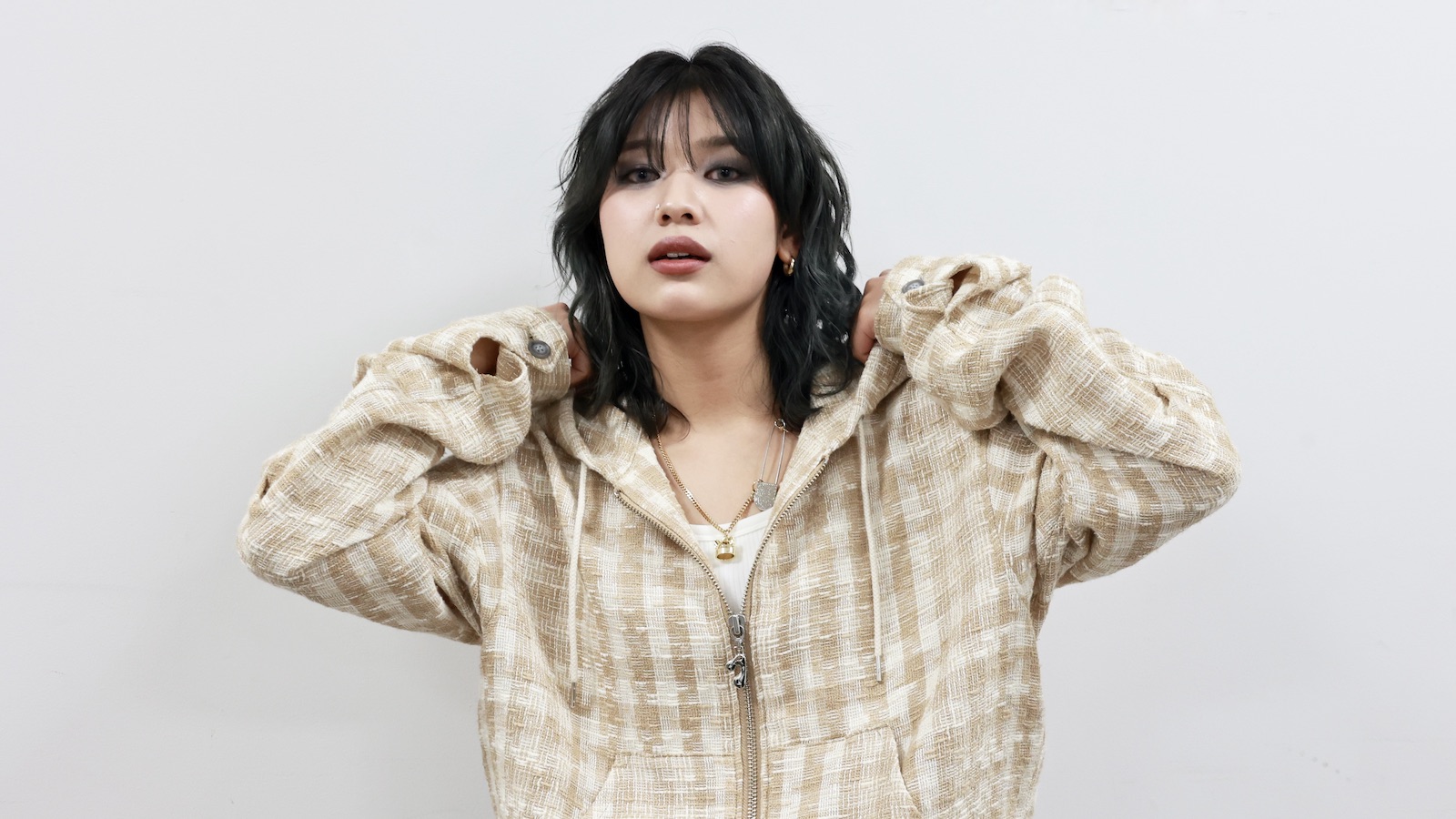 韓国の路上ライブで2000人超が熱狂！ネクブレ必至のLeina『うたたね