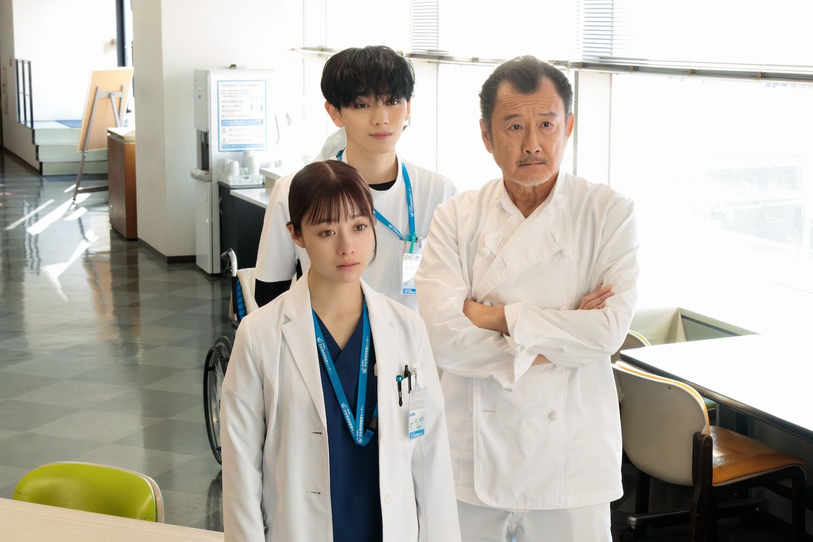 橋本環奈、吉田鋼太郎、宮世琉弥の写真