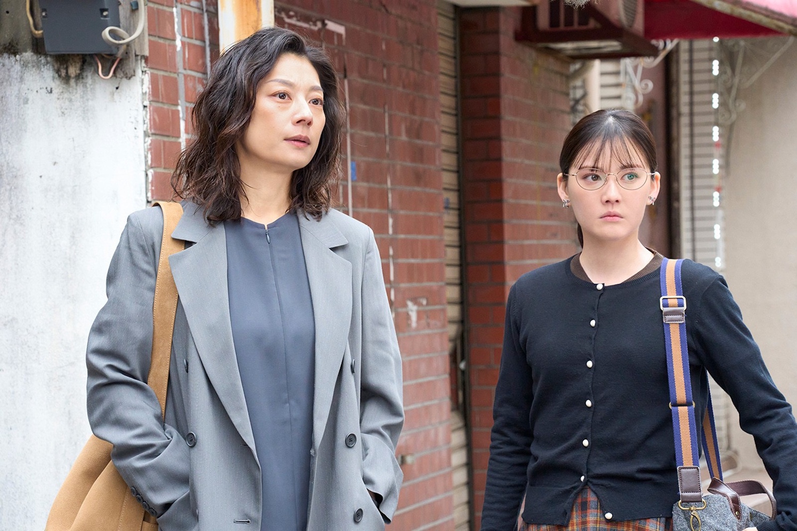 小池栄子と北香那の写真