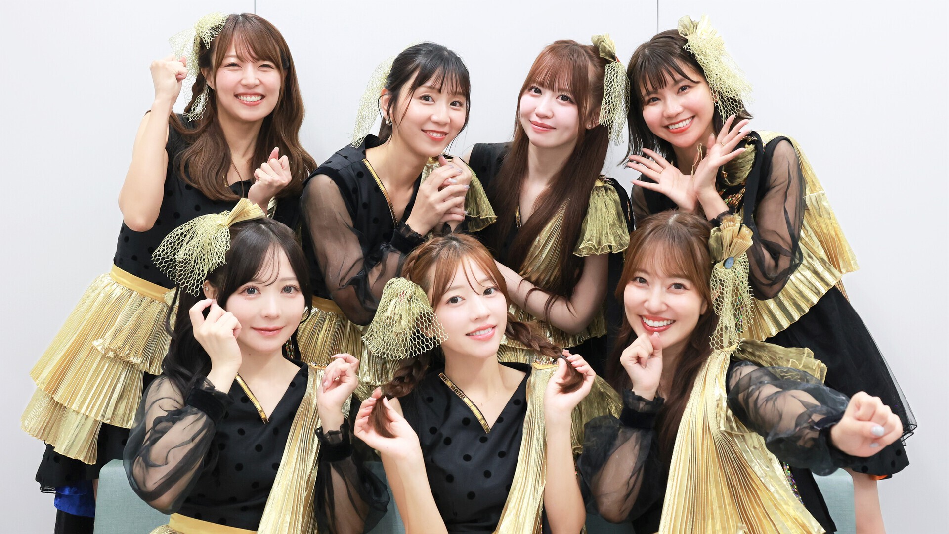 (前列)姫崎(桐下)愛未、髙木悠未、原直子(後列)桃咲まゆ、吉川千愛、新木さくら、天野なつ