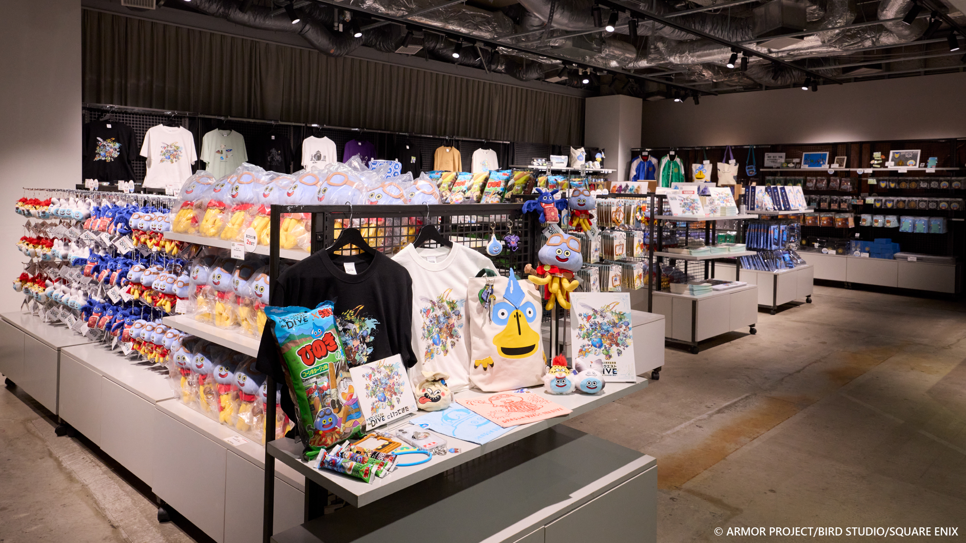 ：本記念展オリジナルグッズなどを販売する《どうぐや（道具屋）》にもホミータの姿が！