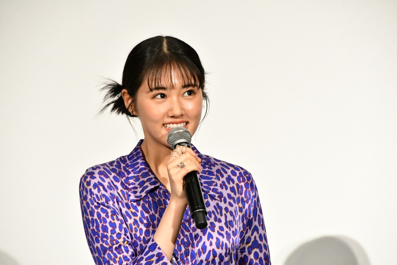 映画『見える子ちゃん』の公開記念舞台挨拶に登壇した原菜乃華