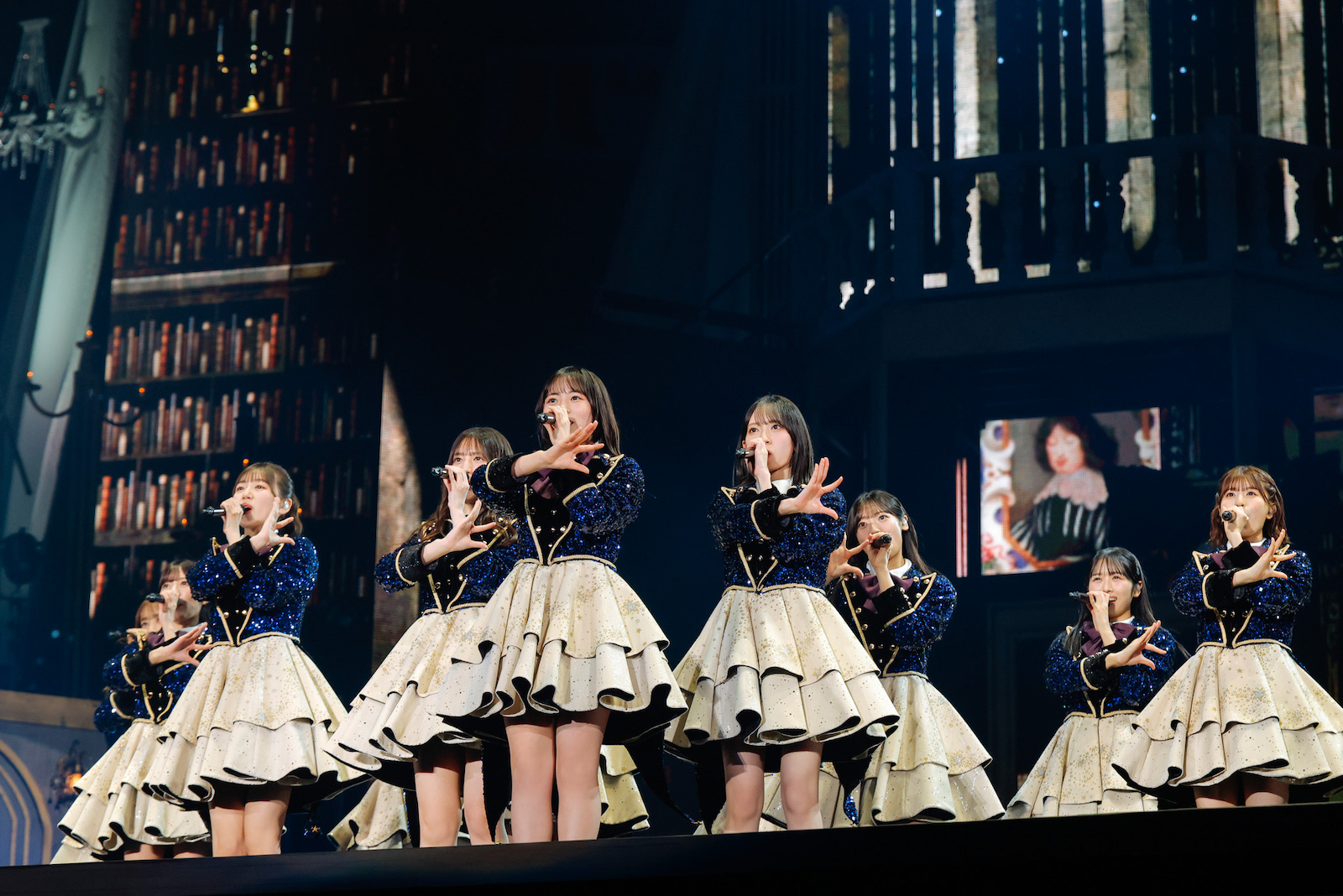 日向坂46、まさかの卒業メンバーサプライズ登場！3曲連続披露でファン