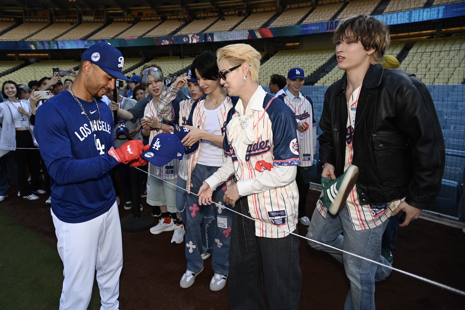 JO1がMLB「Japanese Heritage Night」で大熱狂のパフォーマンス披露