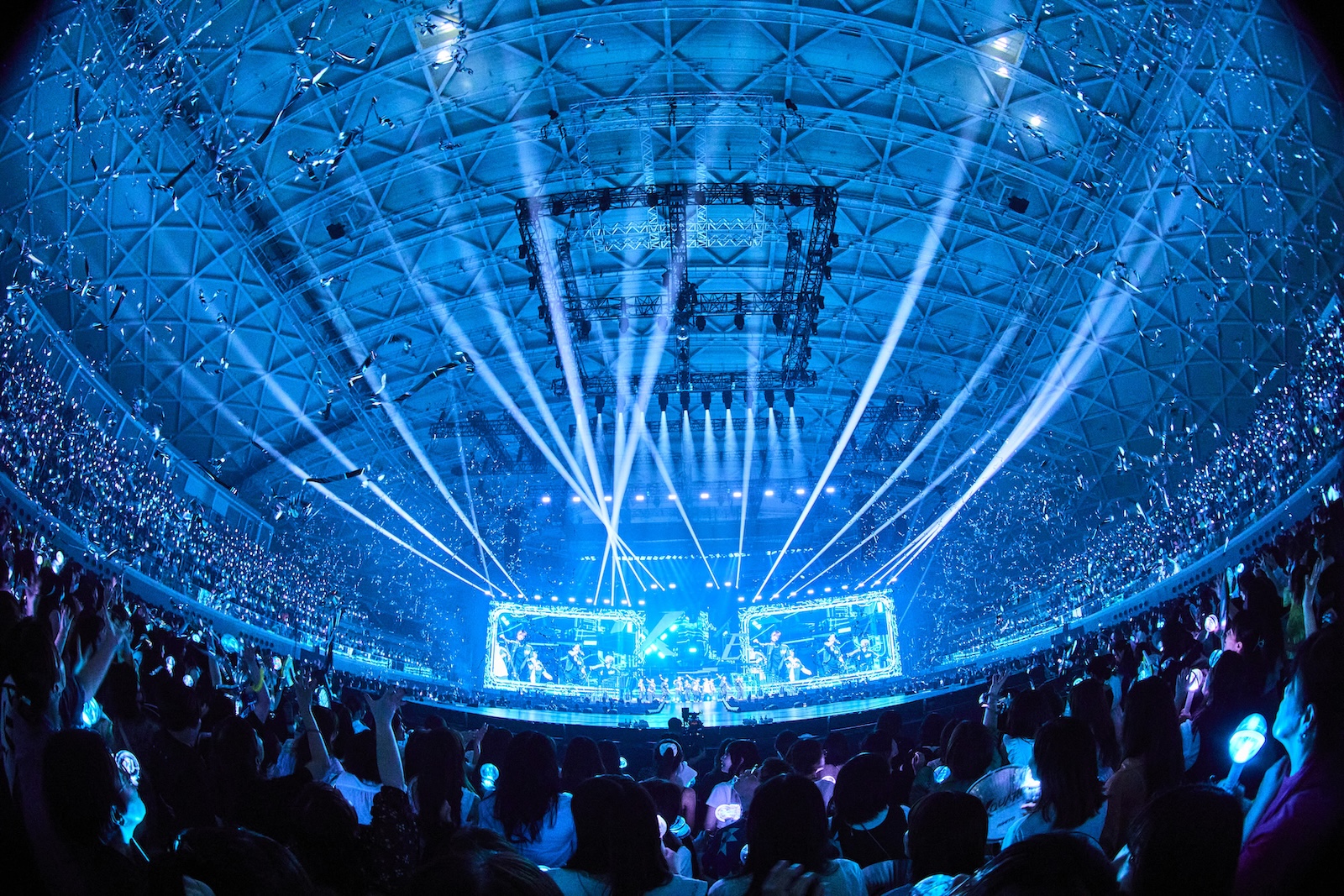 アリーナツアー『2025 INI 3RD ARENA LIVE TOUR[XQUARE]』の最終公演を行なったINI