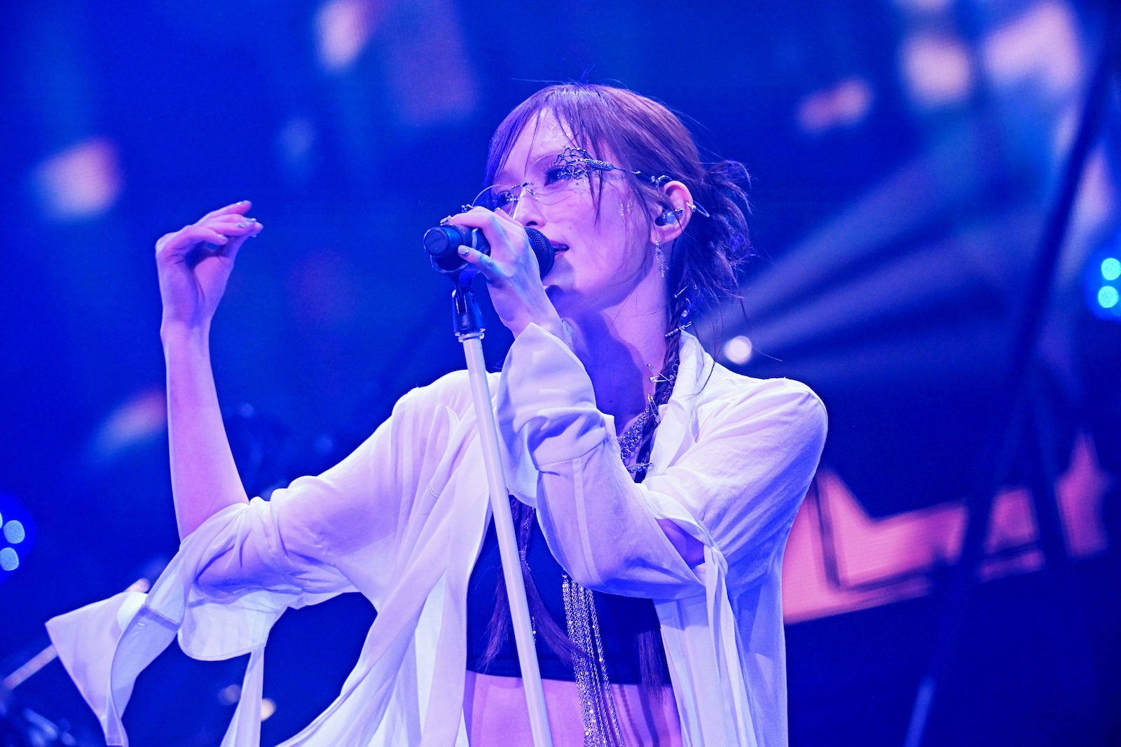ソロ活動10周年”山本彩、初の“武道館公演”開催「10年前は孤独と淋しさ