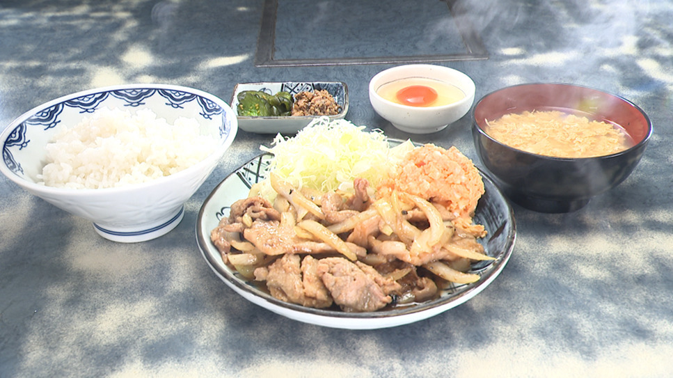卵おかわり自由の『卵かけご飯』が200円の店はラーメンも名物だった