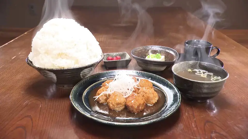 爆盛りで人気だが大寝坊する店主＆“たこやきサンバ”を踊る店主