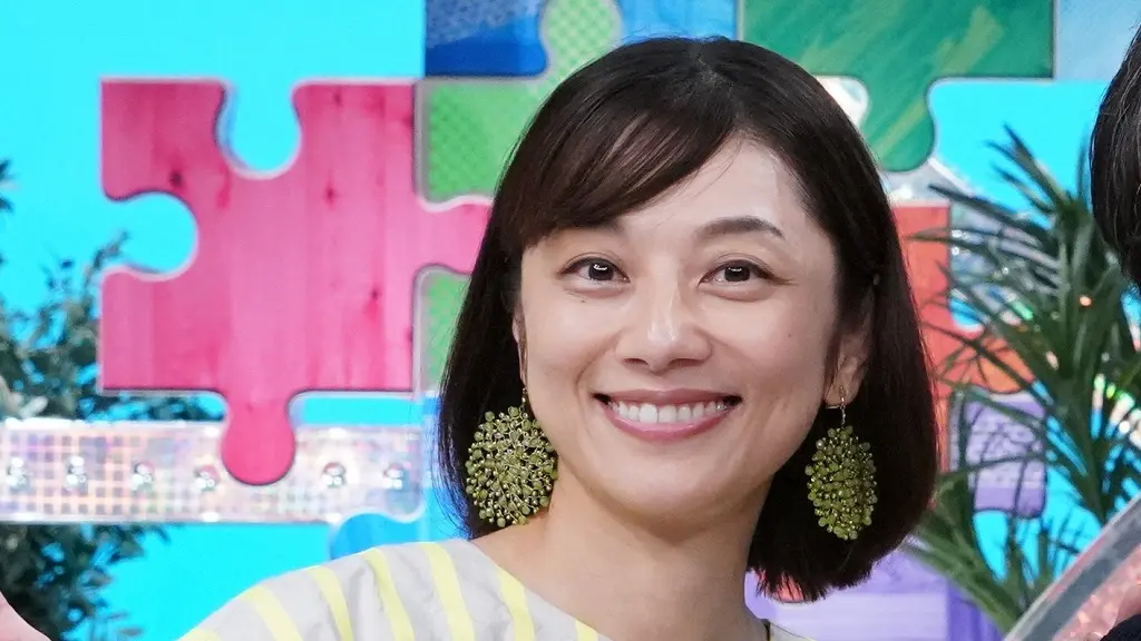 小池栄子がコンセプトカフェに興味津々！？魔女のように呪文を唱える