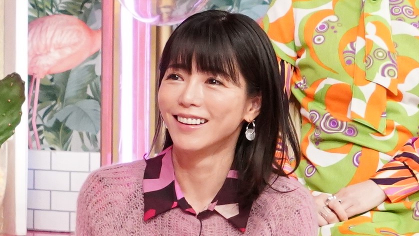 釈 釈由美子、ブラトップ姿で大胆美ボディ 美ワキ・美くびれ全開 ...