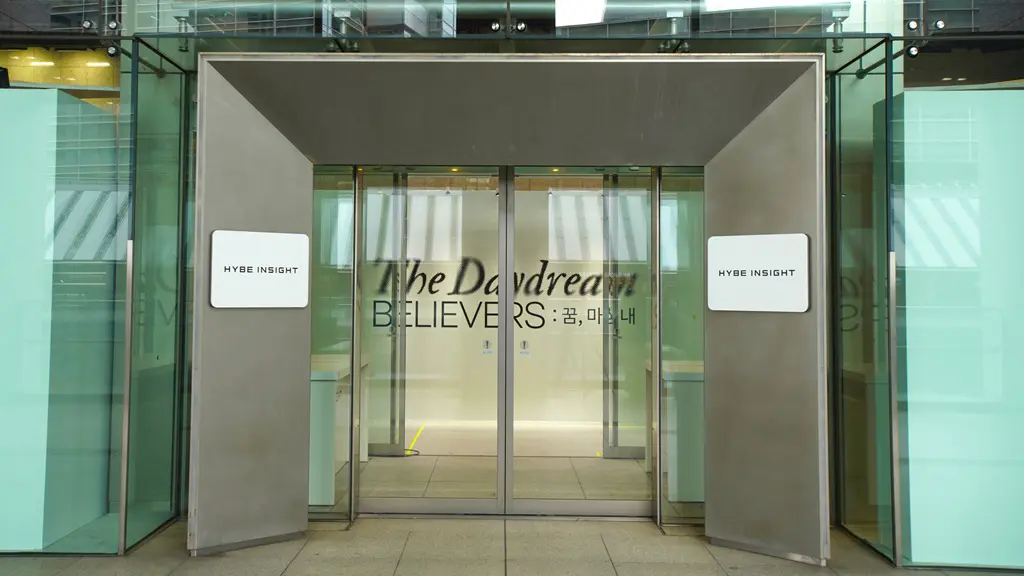 BTS、SEVENTEENなどの写真を500点以上展示！ HYBE LABELS