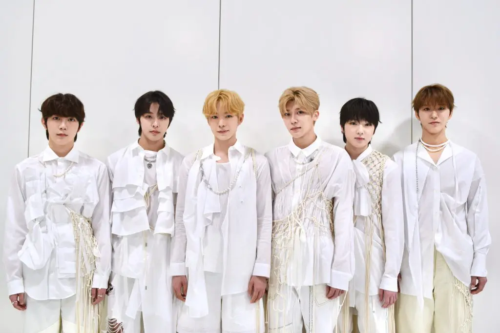 NCT NEW TEAM 'Hands Up' MV - YouTube
