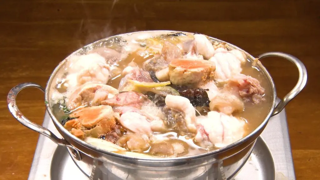 茨城で魚介の激安デカ盛り店を発見！ てんこ盛りの高級あんこう鍋が