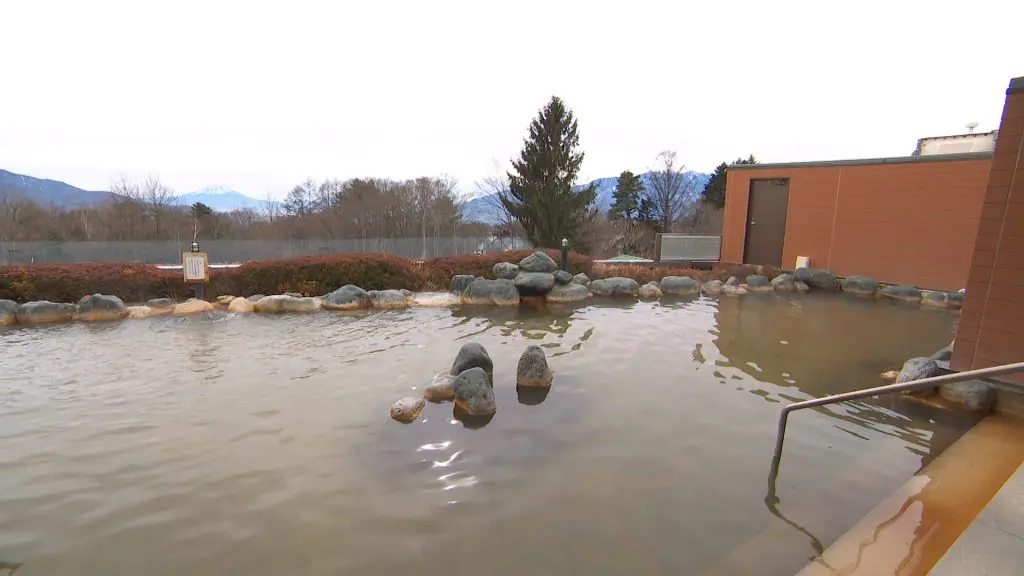 長野県の温泉からも富士山は見えるのか？ 約117km離れた露天風呂で城島