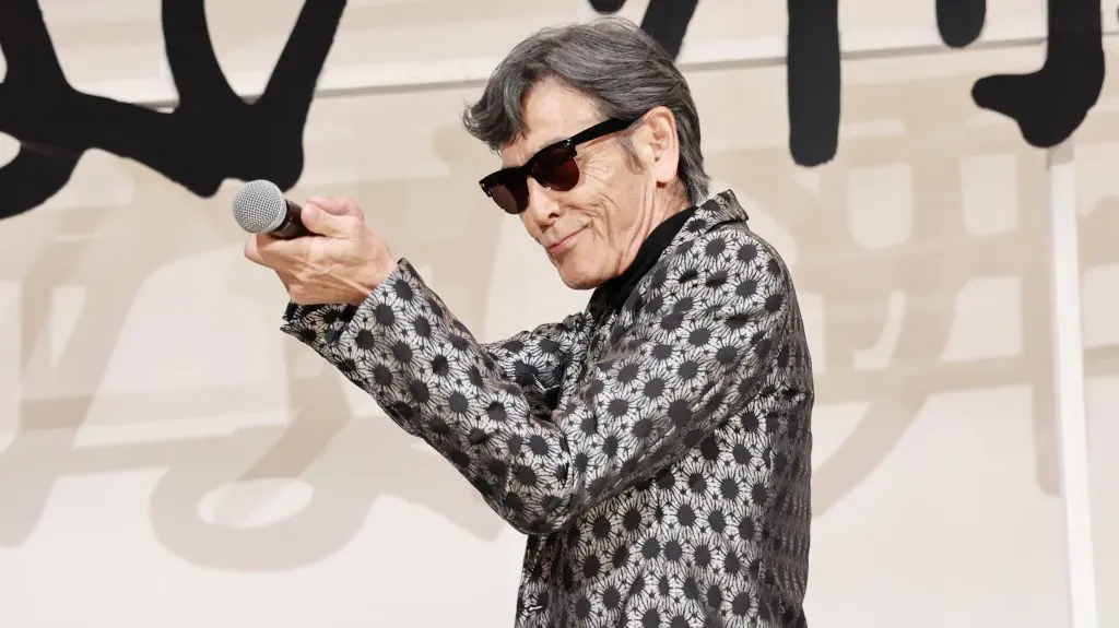 舘ひろし、『あぶ刑事』タカの“銃の持ち方”生披露で観客歓喜「ここじゃ