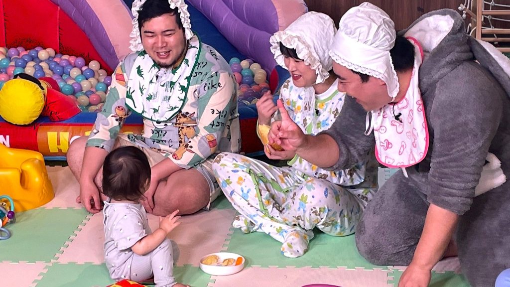サンバリュ『犬とラーメンと赤ちゃん!』で赤ちゃんが料亭の『離乳食御膳』を食リポ。吹き替えは彦摩呂が担当した。