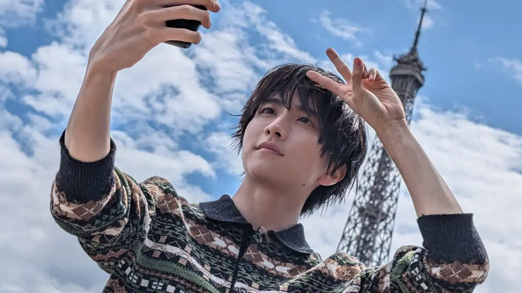 俳優・板垣李光人 パリを訪れファッションラバーとして…絵を描く