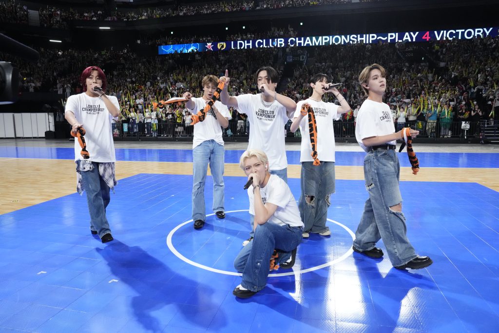『LDH CLUB CHAMPIONSHIP ~PLAY 4 VICTORY~』1回目のハーフタイムショーに登場したLIL LEAGUE