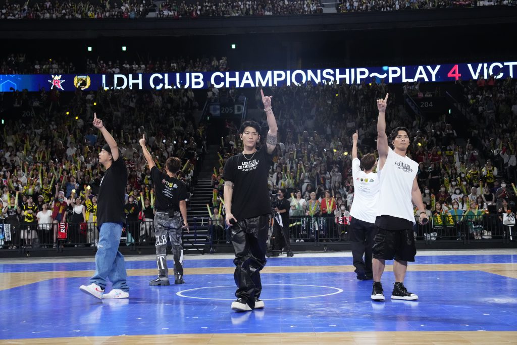 『LDH CLUB CHAMPIONSHIP ~PLAY 4 VICTORY~』2回目のハーフタイムショーに登場したDOBERMAN INFINITY