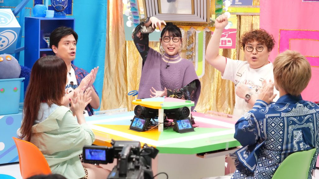 28日(水)日本テレビ系列にて24時29分から放送される『お笑い4コマパーティー ロロロロ』で、ゲームに挑戦する小島健(Aぇ! group)、吉原怜那(ダウ90000)、マユリカ、ハシヤスメ・アツコ