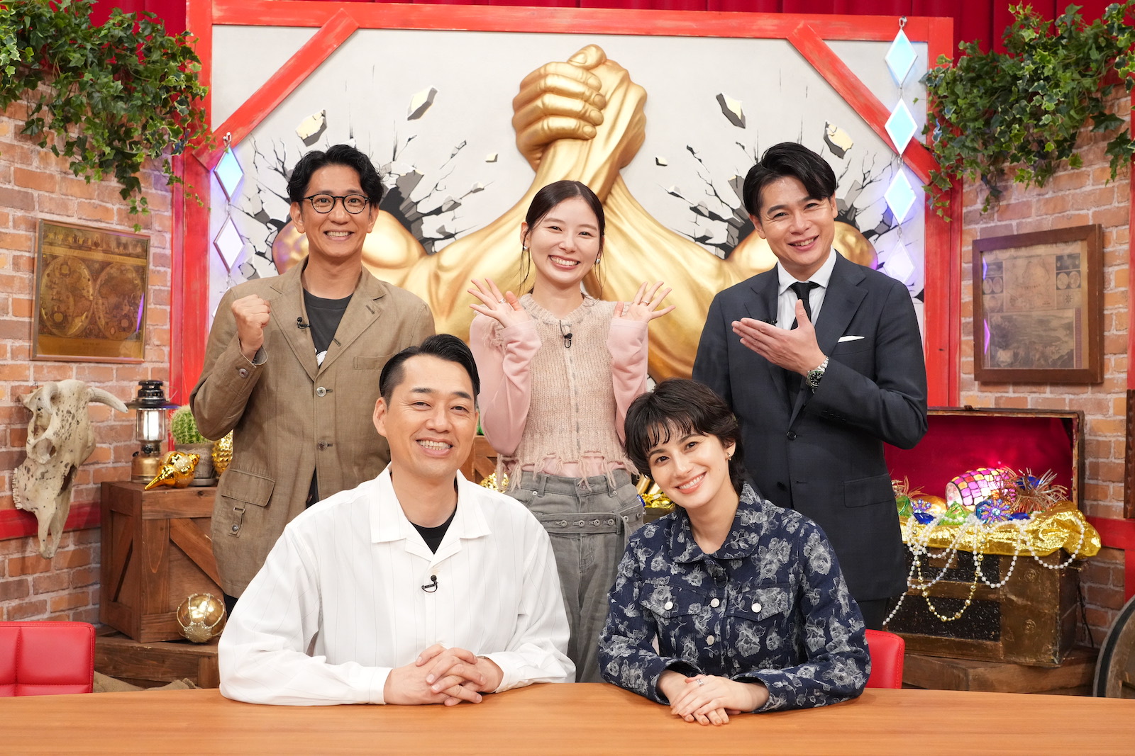 吉村崇(平成ノブシコブシ)、柴田英嗣(アンタッチャブル)、朝日奈央、設楽統(バナナマン)、ホラン千秋