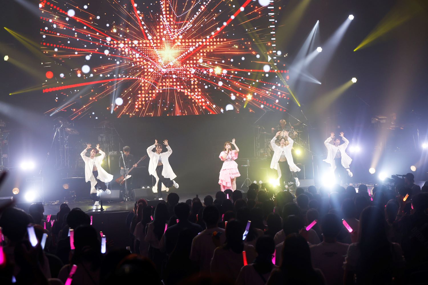 『YUMA UCHIDA LIVE “VS YUMA 001- 内田真礼”』2日目・9月29日(日)公演 姉・内田真礼『c.o.s.m.o.s』『セツナ Ring a Bell』『ストロボメモリー』の3曲をパフォーマンス