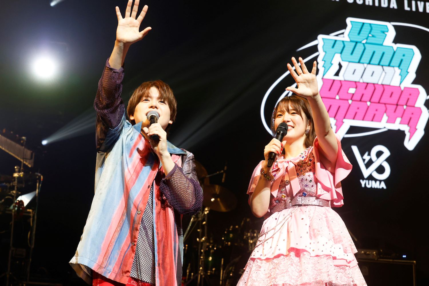 『YUMA UCHIDA LIVE “VS YUMA 001- 内田真礼”』 会場のアンコールの声を受け、再登場した弟・内田雄馬(左)と姉・内田真礼(右)