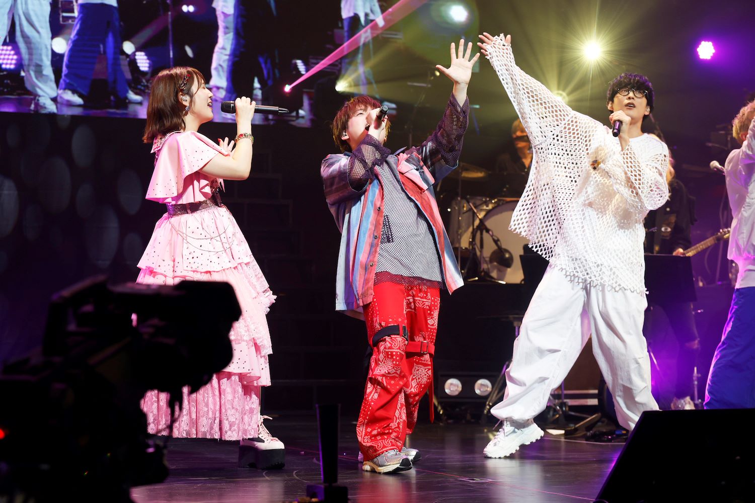『YUMA UCHIDA LIVE “VS YUMA 001- 内田真礼”』 弟・内田雄馬(中央)と姉・内田真礼(左)、2人のコラボ曲『BIG LOVE』を作曲したオーイシマサヨシ(右)