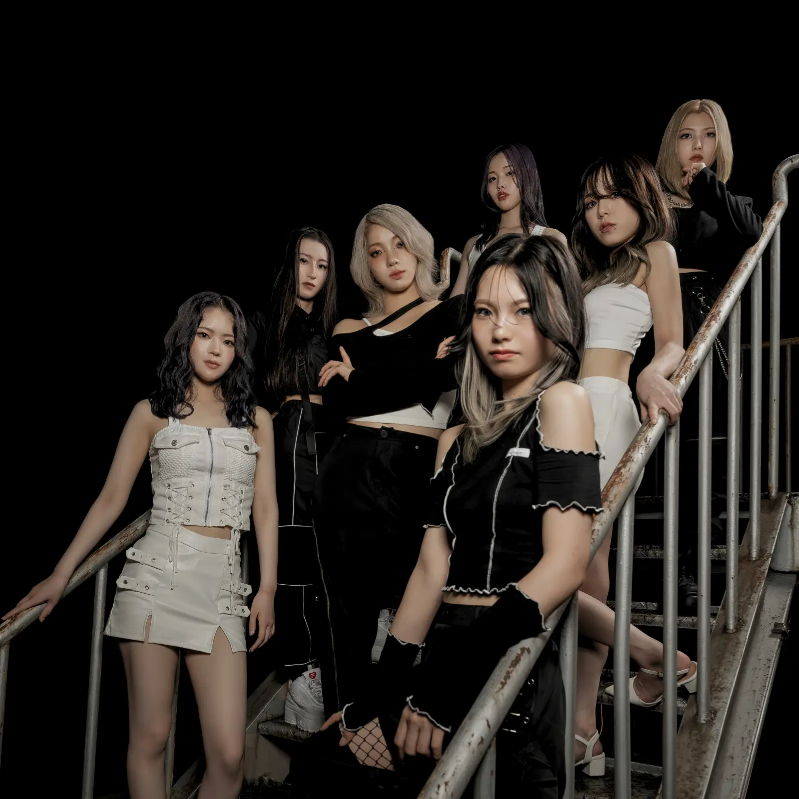 J-POPとK-POPの“2つの顔” 7人組ガールズグループ『2FACE』デビュー