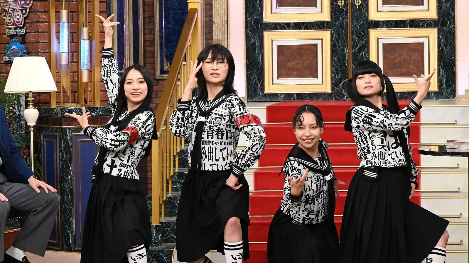 新しい学校のリーダーズ 下積み時代のチラシ配りも独特だった！「3度見