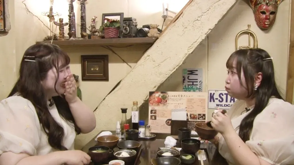 ぽっちゃり界のカリスマモデル・あいまるを神と崇（あが）める2人組が  