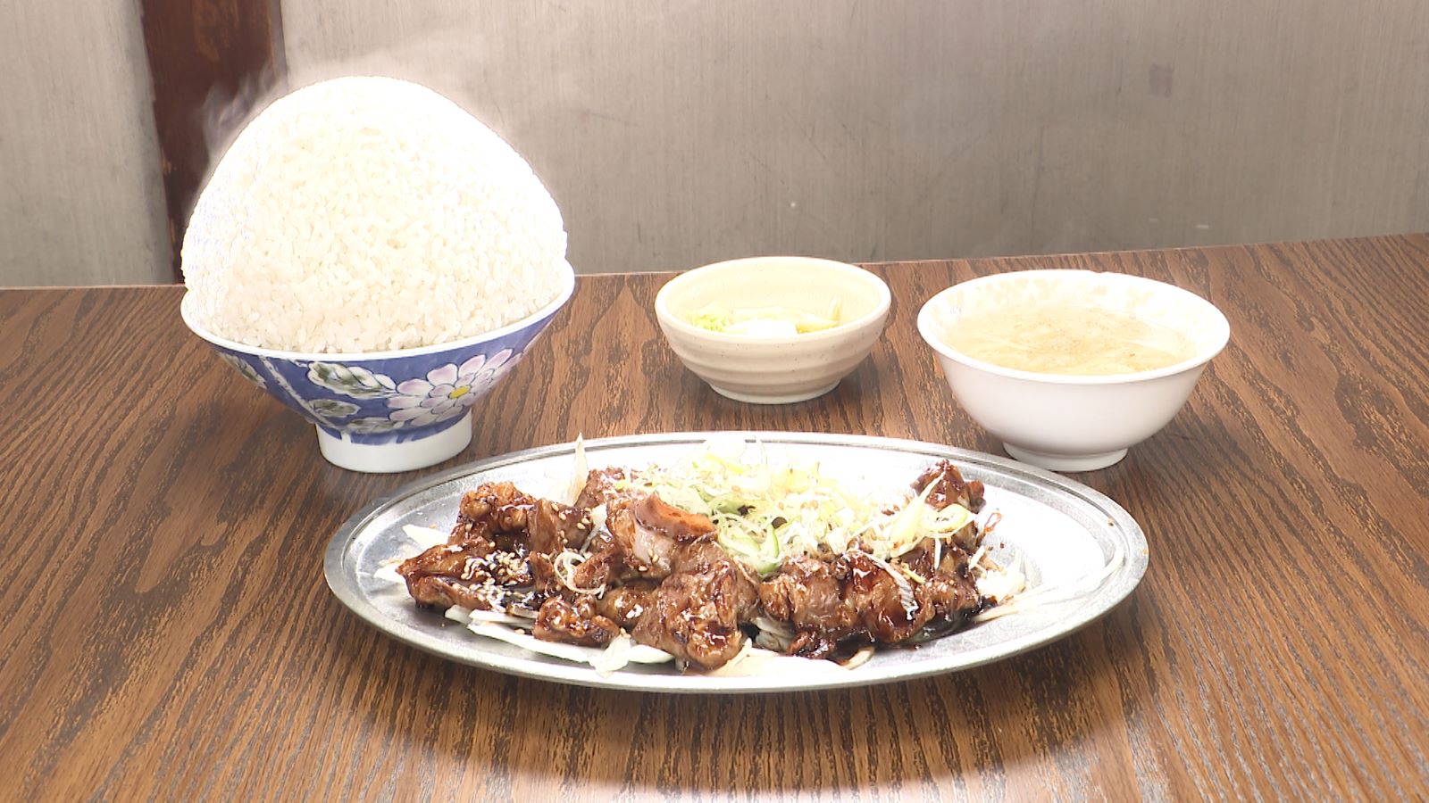 10月1日放送『ヒューマングルメンタリー オモウマい店 2時間SP』茨城県牛久市の『とん平食堂』ハラミステーキ定食 大(800円)