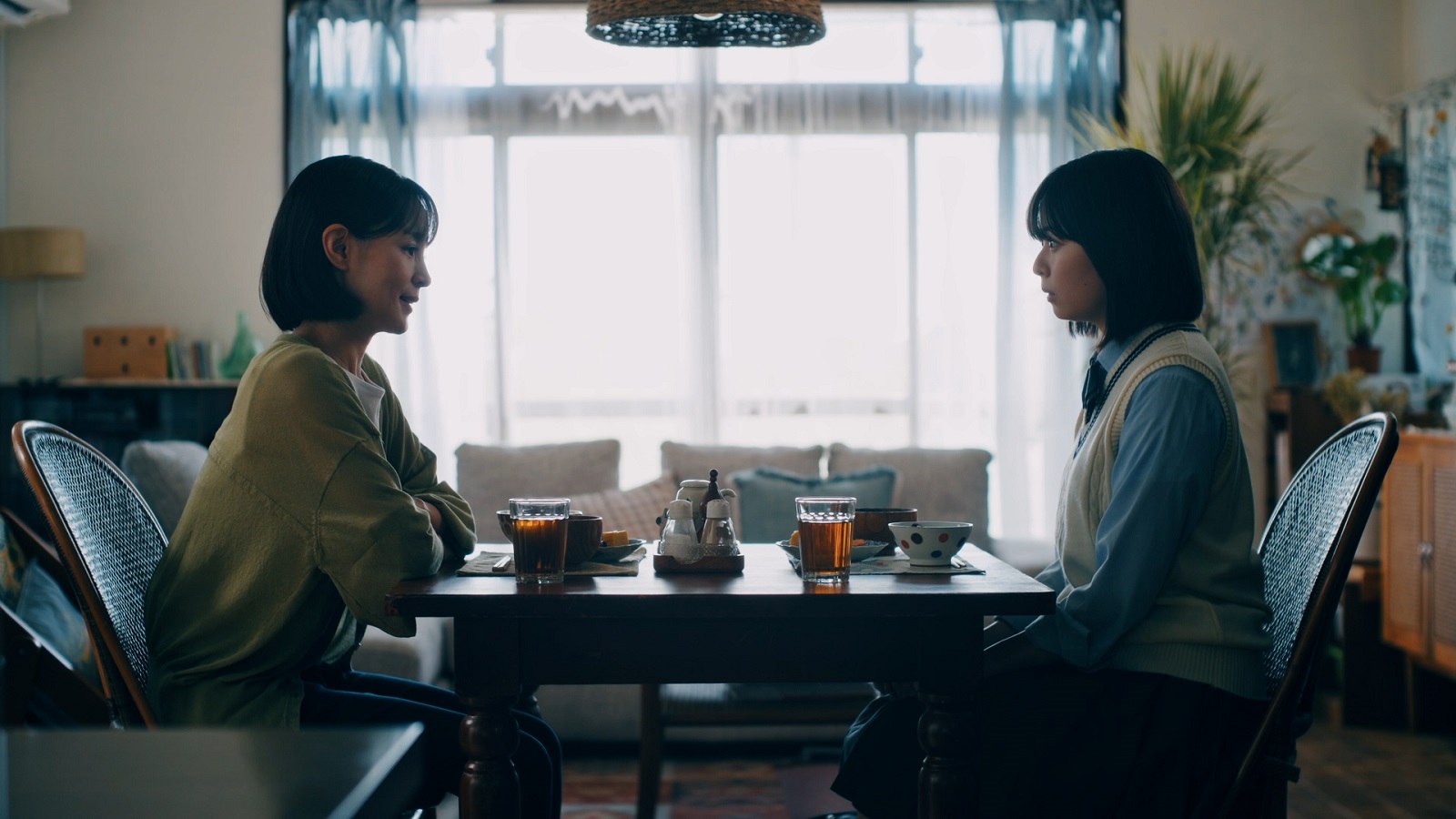 上村蒼(莉子)、遥(国仲涼子)