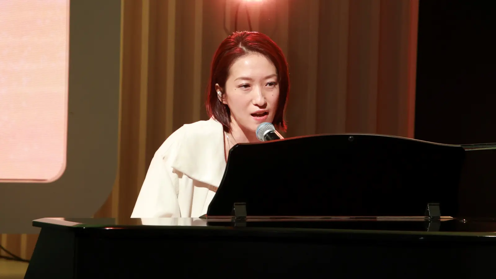 今年15周年の日食なつこ、『水流のロック』『開拓者』生披露！あい