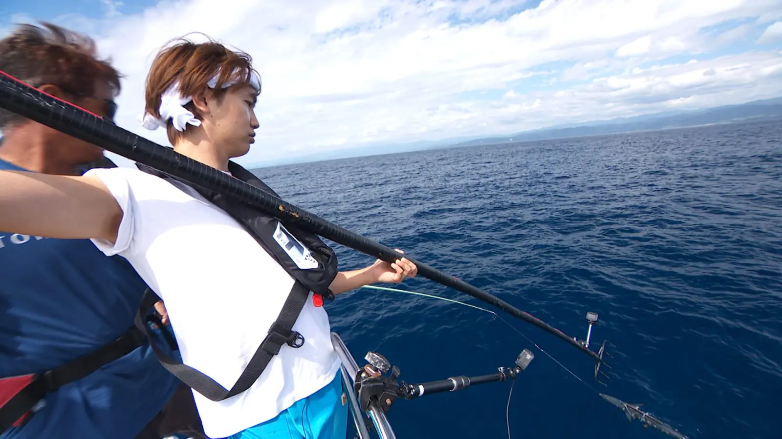 藤原丈一郎（なにわ男子） モリを片手に謎の巨大魚と大格闘！土佐湾の