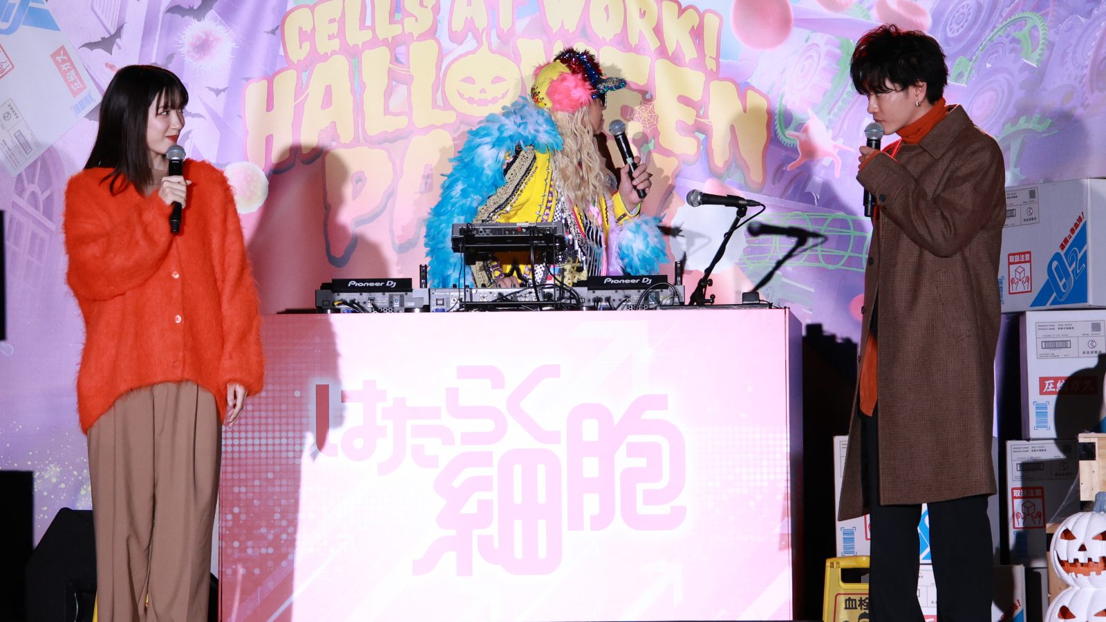 永野芽郁、佐藤健、DJ KOOの写真