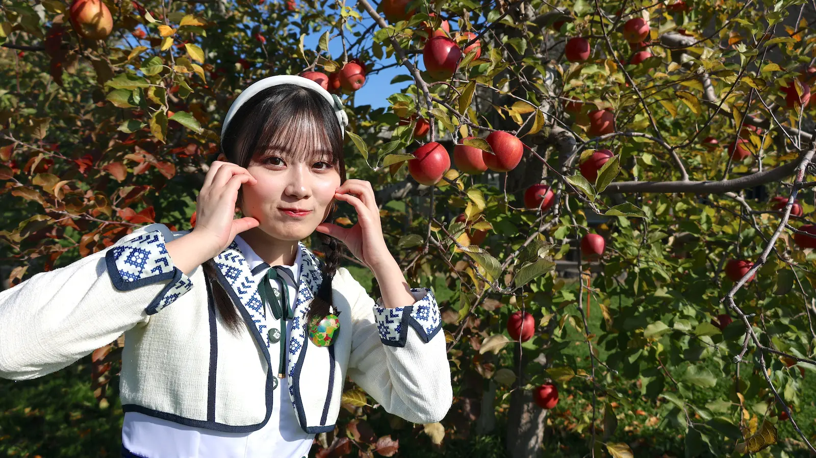 りんご娘がりんご畑で青森愛を語る！「私、金星の家もね、りんご農家を