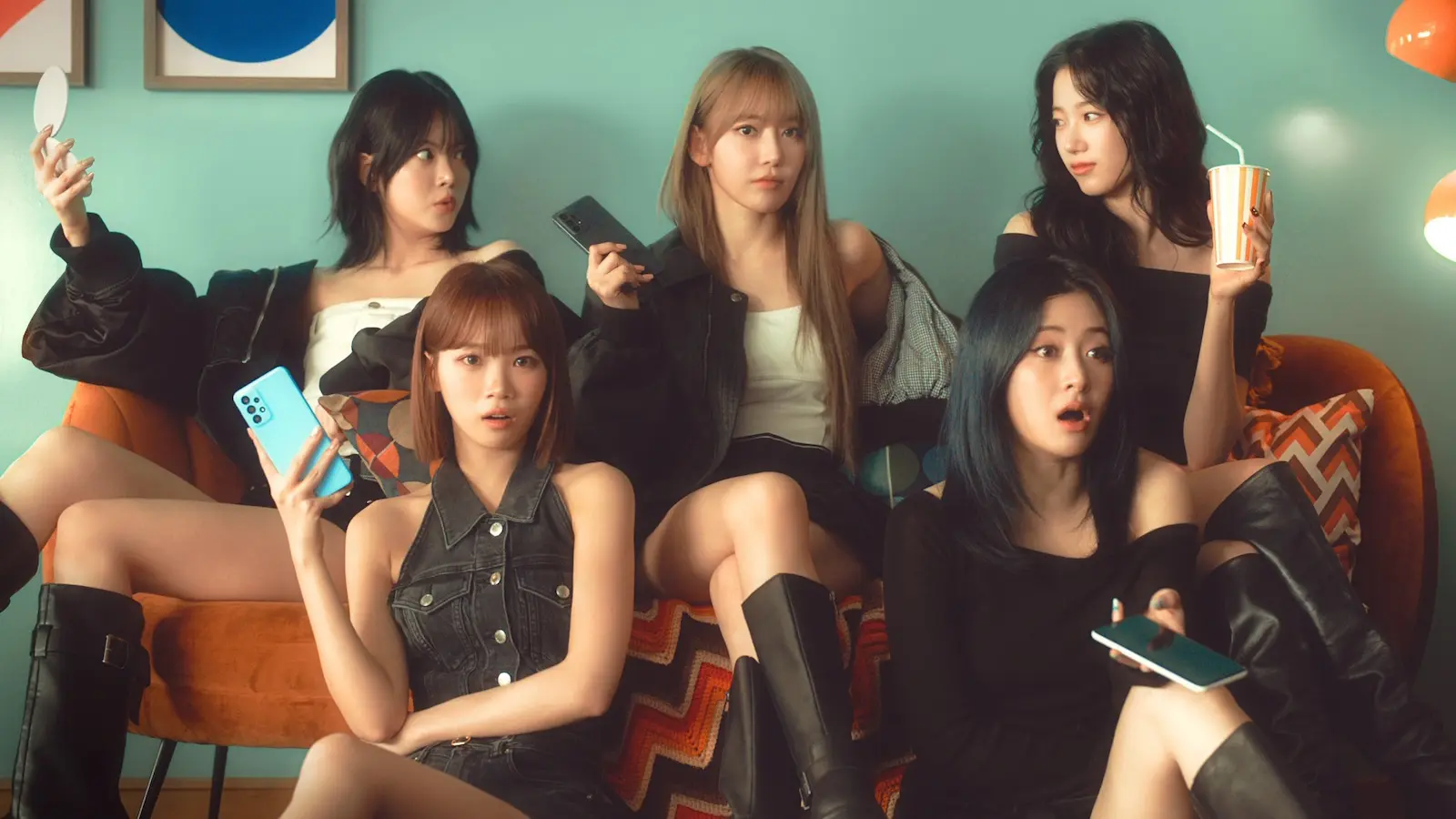 LE SSERAFIM “仕事さがし”新CMに出演！ツッコミもこなす見事な会話劇に